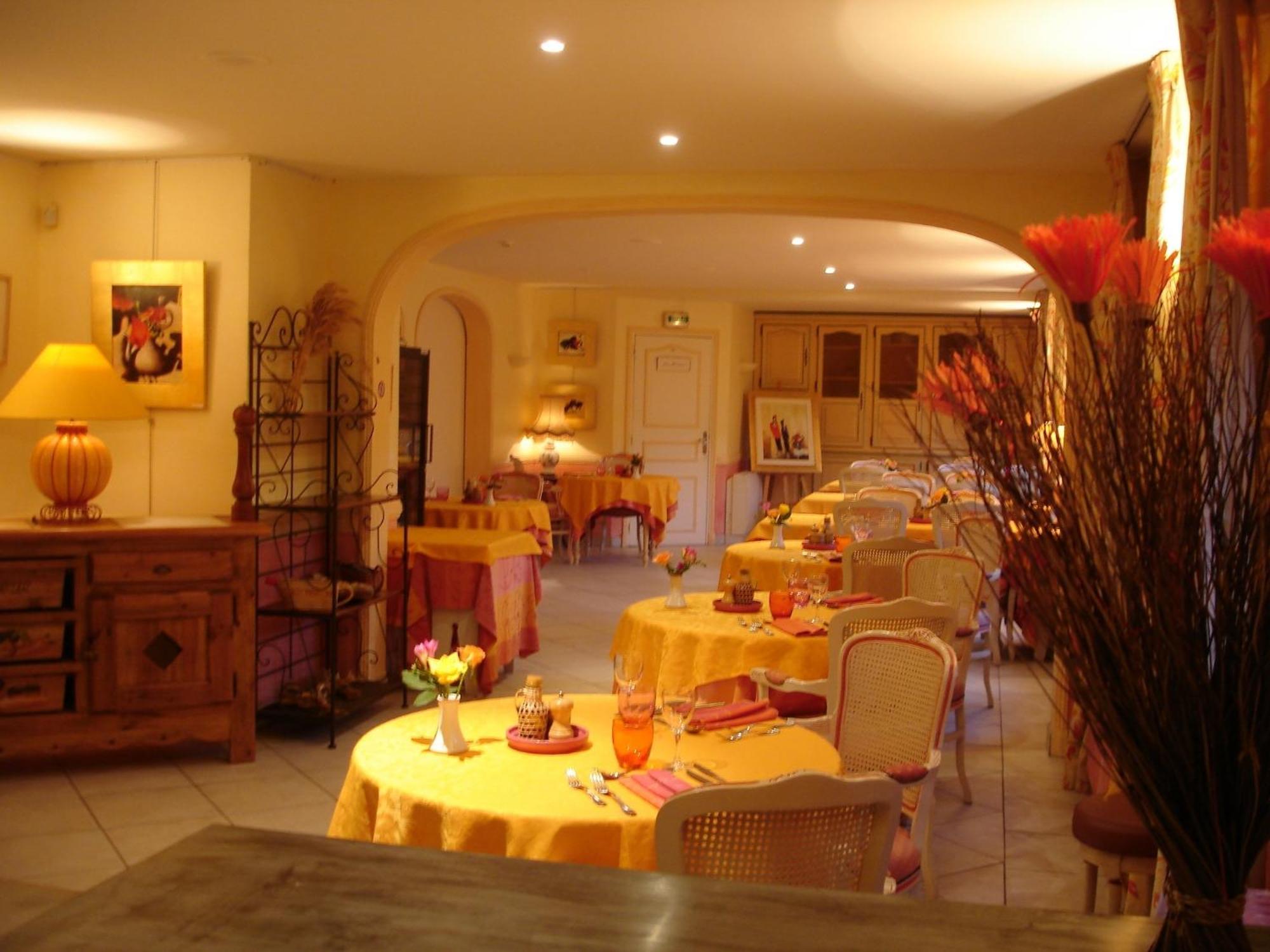 Hotel Mireille Арль Экстерьер фото