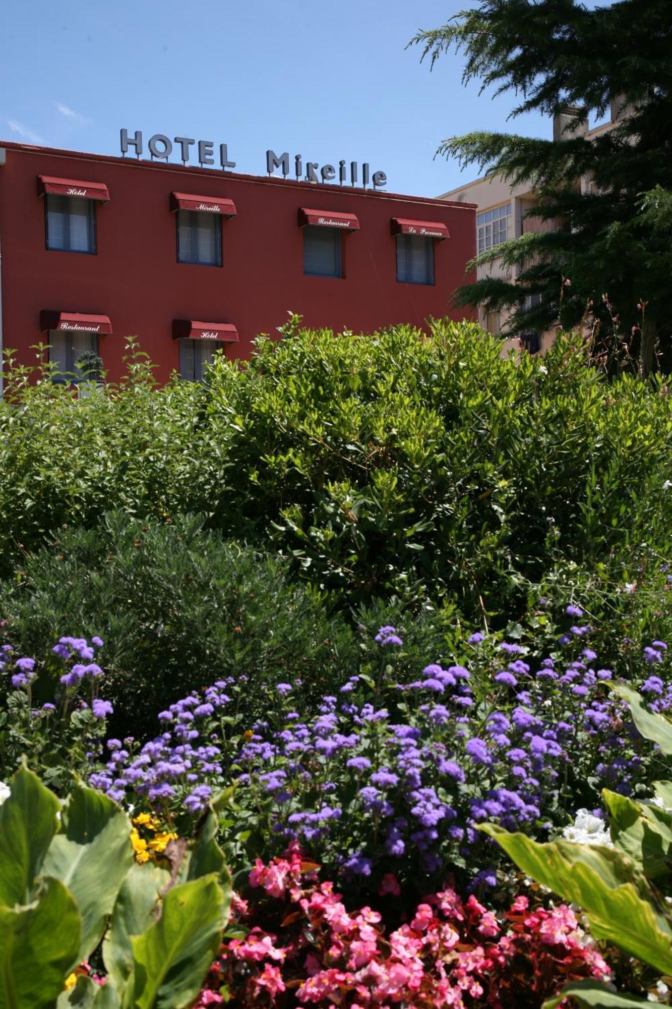 Hotel Mireille Арль Экстерьер фото