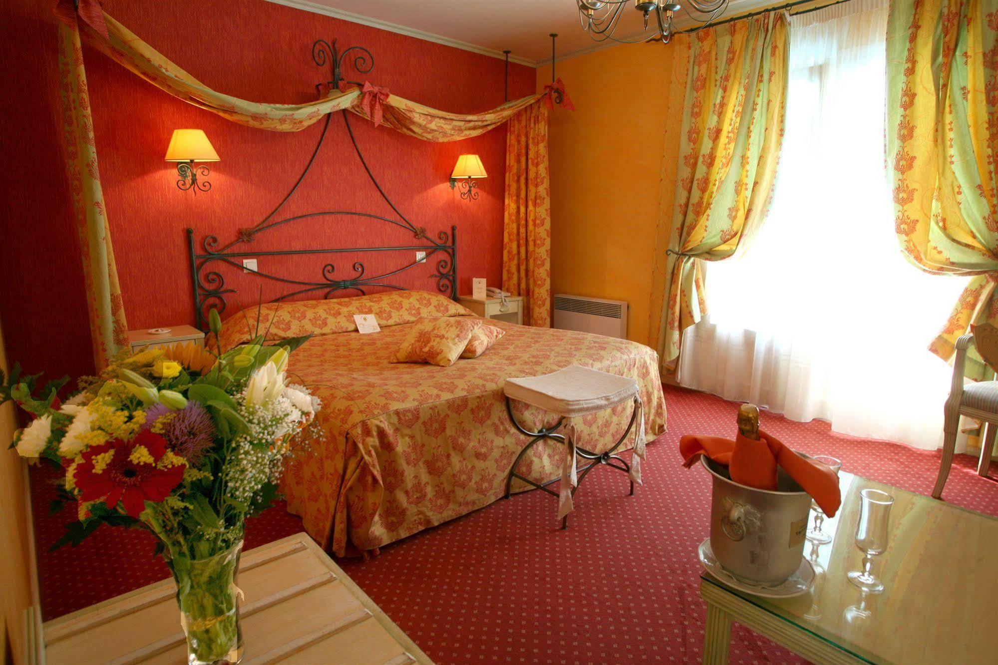 Hotel Mireille Арль Экстерьер фото