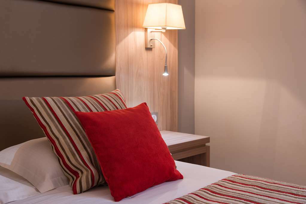Hotel Mireille Арль Удобства фото