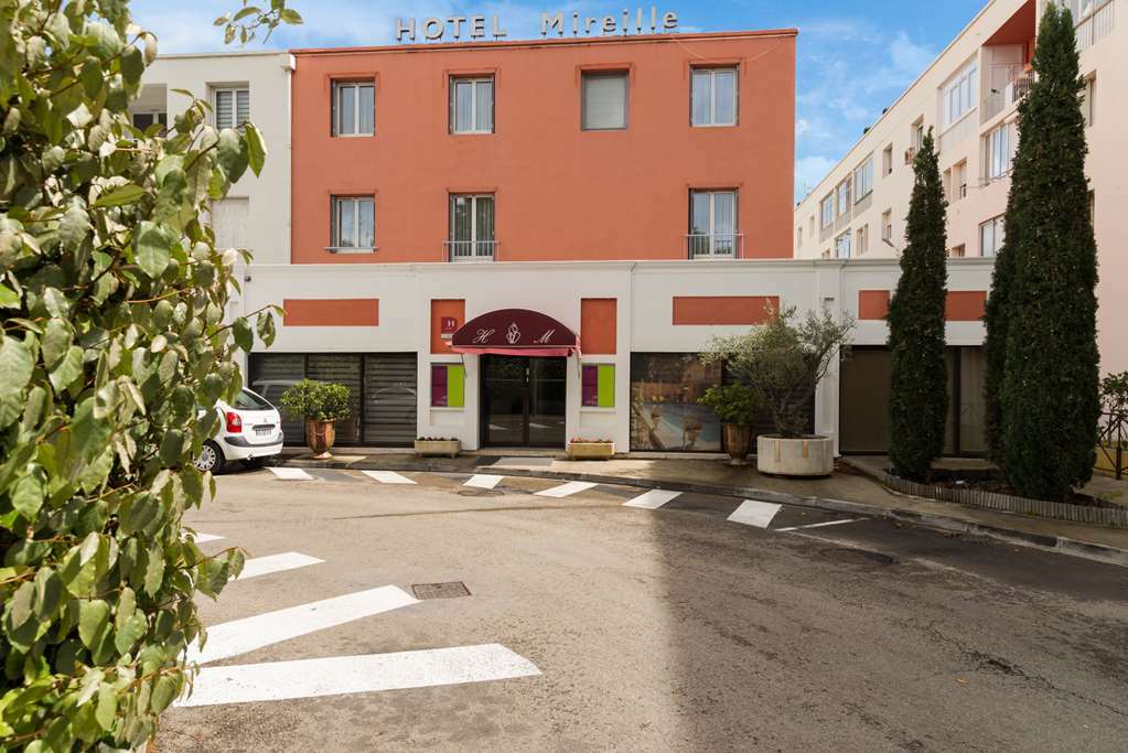 Hotel Mireille Арль Экстерьер фото