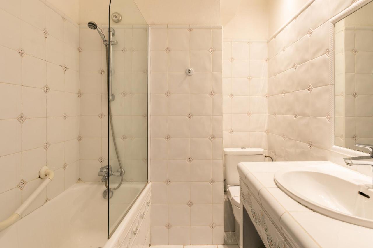 Hotel Mireille Арль Экстерьер фото