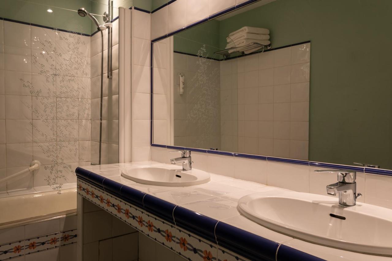 Hotel Mireille Арль Экстерьер фото